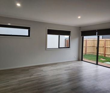 Contemporary & Sylish Home - Photo 1