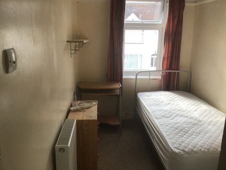 4 Bed Terraced House, Barriedale, SE14 - Photo 2