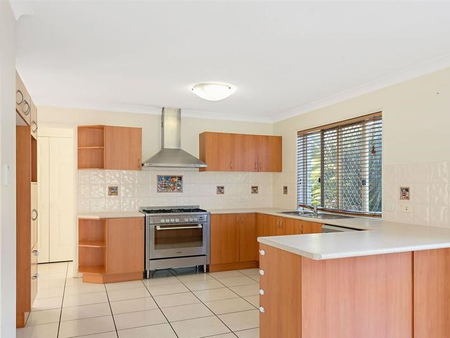 8 Sarabah Close, Calamvale, QLD - Photo 4
