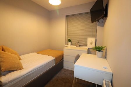 1 bedroom in a flat share to rent - Photo 2
