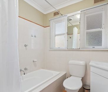 WELL PRESENTED FAMILY HOME IN GREAT LOCATION! - Photo 6