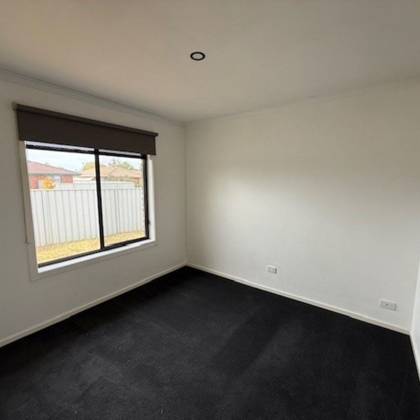 RENOVATED TWO BEDROOM UNIT! - Photo 1