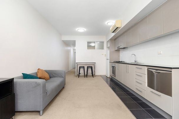 Fully Furnished One Bedroom Suite I New Carpet - Photo 1