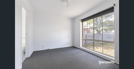 Ideal Family Home with Ensuite in a Quiet Werribee Court! - Photo 2