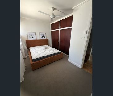 Stylish fully Furnished-Self-contained overlooking the water - Photo 4