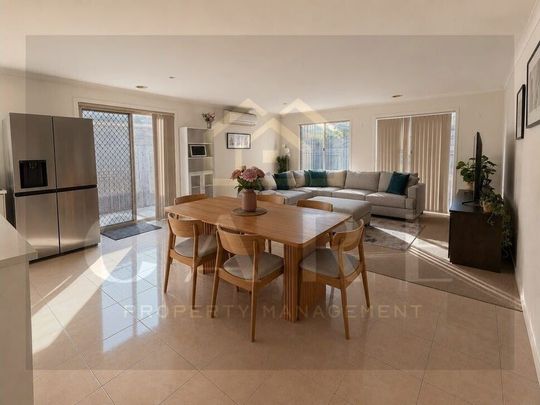 Lynbrook - Photo 1