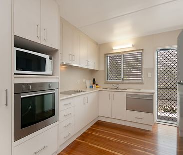 Spacious Three-Bedroom Home in the Heart of Aitkenvale! - Photo 2