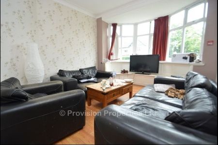 6 Bedroom Semi-Detached Property - Photo 3