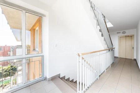 Pronájem světlého bytu, 1kk s balkónem, Vřesová, Praha 8 - Fotografie 2