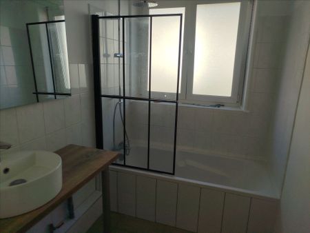 Location Appartement 3 pièces 71m² - Photo 3