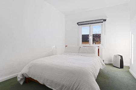 2 bedroom ground floor flat to rent - Photo 2