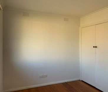 Family Home In Quiet Court - Photo 5