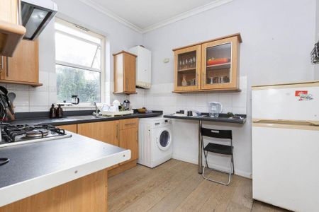 2 bedroom flat to rent - Photo 2
