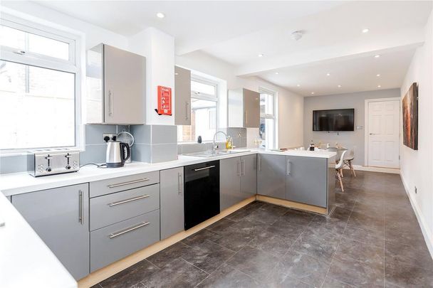 1 bedroom in a house share to rent - Photo 1