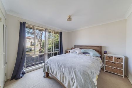 3 Bedroom Home with Double Garage! - Photo 4