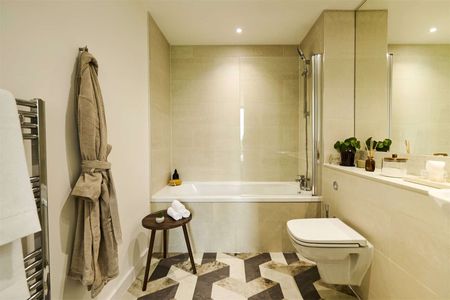 2 BED 1 BATH APARTMENT | AVAILABLE NOW | IN HIGH DEMAND | PARKING AVAILABLE | PRIME LOCATION | 24-HOUR CONCIERGE | RESIDENTS GYM - Photo 3
