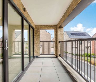 A well presented two bedroom coach house with garage - Photo 1