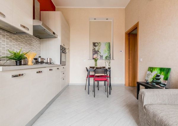 Intimate and nice single room in Via Pezzotti