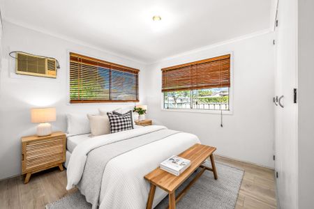 Charming Freestanding 2 Bedroom Home! - Photo 3