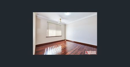 Charming 3 x 1 with massive backyard - Photo 3