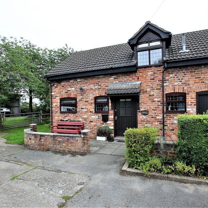 3 Bedroom Barn Conversion, Chester - Photo 1