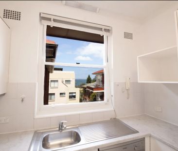 Spacious Top Floor Unit- Walk to Beach and Shops - Photo 6