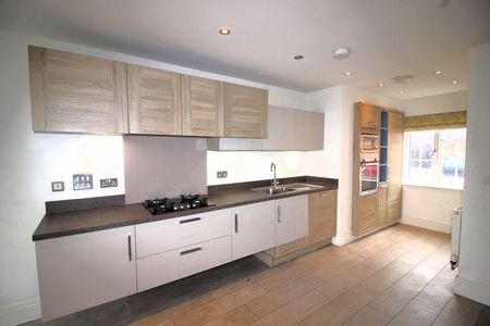 3 bedroom semi-detached house to rent - Photo 2