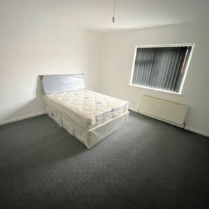 Room in a Shared House, Knowle Road, B11 - Photo 2