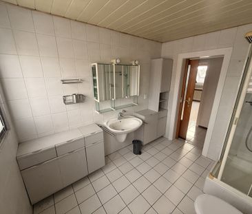 Schöne 2-Zimmer Wohnung im DG mit EBK und Stauraum - Foto 1