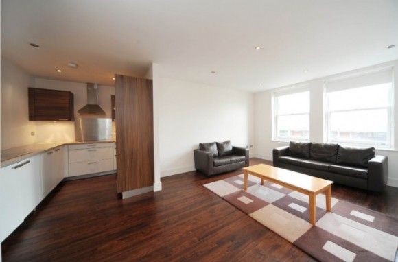 Modern and stylish 3 double bedroom apartment available now - Photo 1