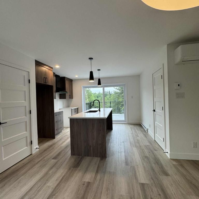 6 1/2 - DUPLEX - sur 2 étage - neuf - rue en rond point - Photo 1