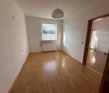 Helle 4-Zimmer-Wohnung mit Balkon in zentraler Lage - Photo 1