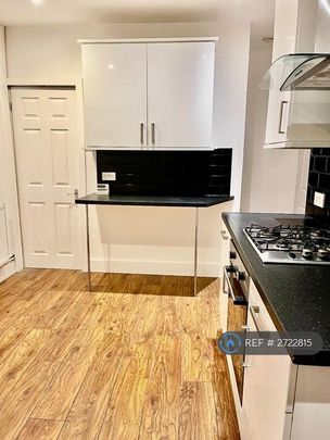 2 bedroom end of terrace house to rent - Photo 1