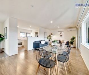 SINGLE LEVEL HOME UNIT. GREAT SPOT IN NORWOOD! - Photo 4