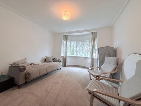 Bowes Road, East Acton, London, W3 7AD - Photo 2