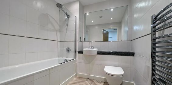 GREAT LOCATION FOR THIS 2 BEDROOM FLAT SHARE - Photo 3