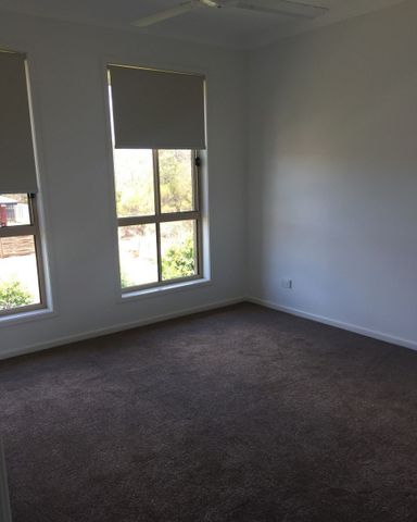 Spacious Family Home in Prime Berrinba Location - Photo 4