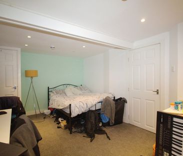 4 bedroom terraced house to rent - Photo 2