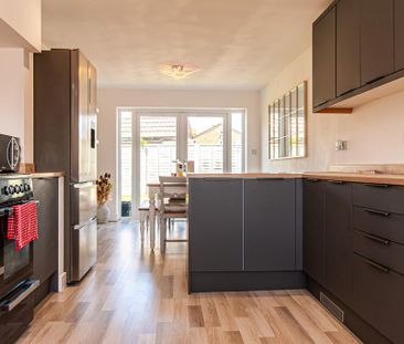 4 bedroom detached bungalow to rent - Photo 6