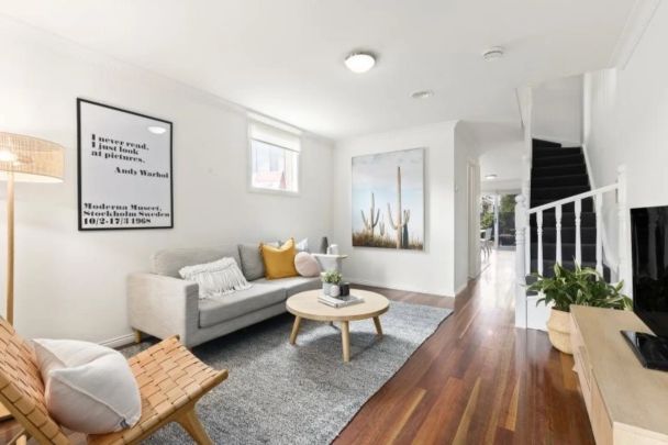 Low-Maintenance, Light-Filled Townhouse in the Heart of Richmond - Photo 1