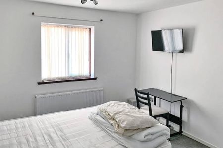 1 bedroom in a house share to rent - Photo 3