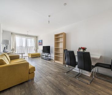 Flat to rent - Bowen Drive, London, SE7 - Photo 4