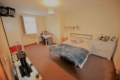 2 bedroom Flat in 1 Low Close Street, Leeds - Photo 4