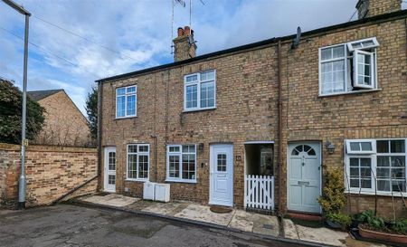 2 bedroom terraced house to rent - Photo 2