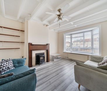 Kingsholm Gardens, London, SE9 - Photo 3