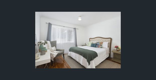 House centrally located - Photo 1