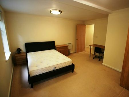 Flat to rent on - Photo 2