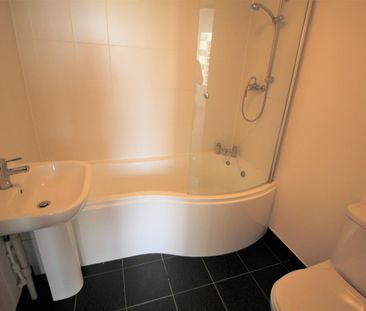 London Road, Lowfield Heath - Photo 6