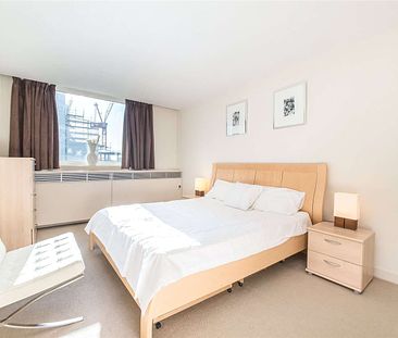 Luxury 8th floor double bedroom apartment with large private balcony, 24/7 concierge, located just 0.1 miles from the new Victoria Underground station entrance within Cardinal place. - Photo 1