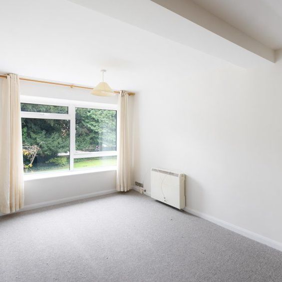 1 Bed Flat - Photo 1